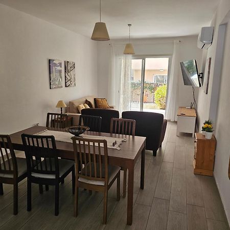 Zom Holiday Apartment Paphos ภายนอก รูปภาพ