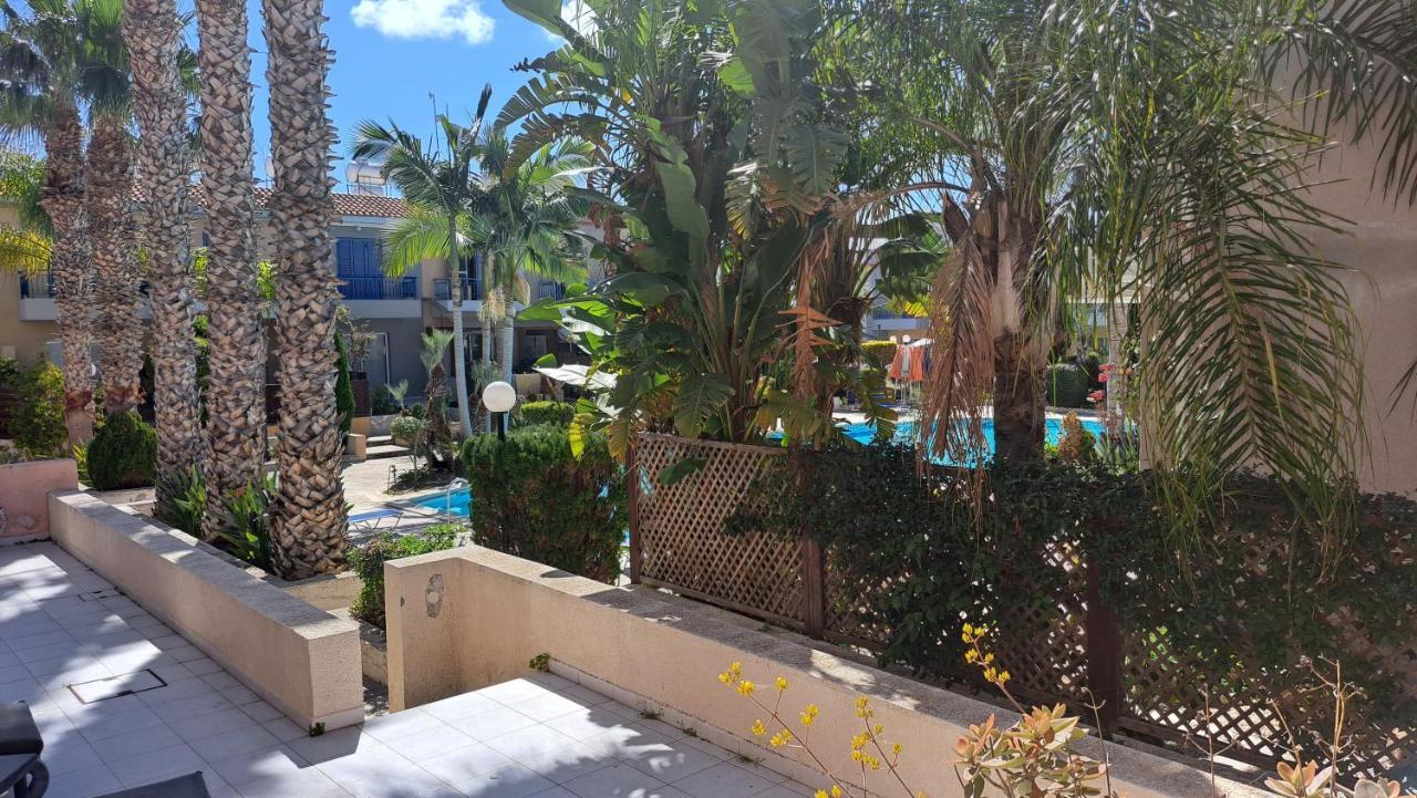 Zom Holiday Apartment Paphos ภายนอก รูปภาพ