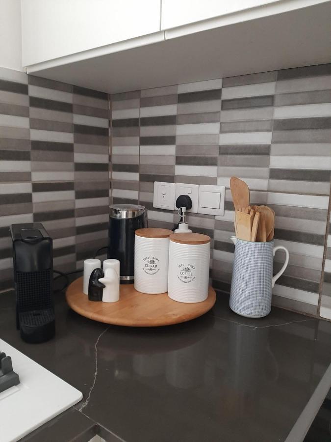 Zom Holiday Apartment Paphos ภายนอก รูปภาพ