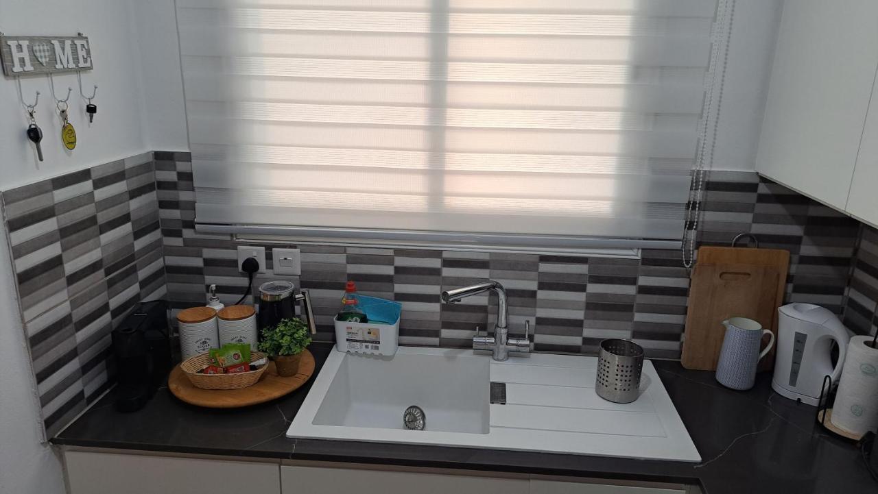 Zom Holiday Apartment Paphos ภายนอก รูปภาพ
